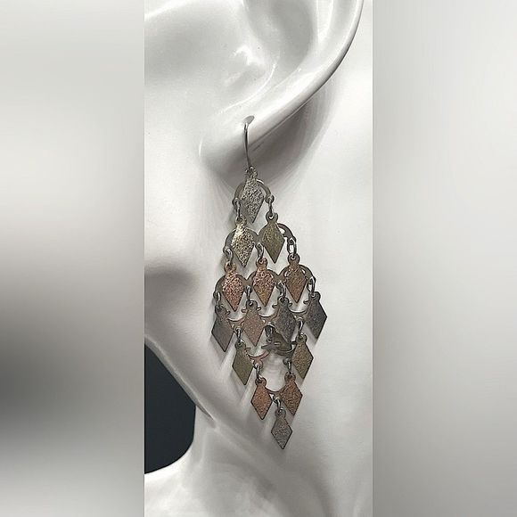 Vntg Tri-Gold Mesh Earrings - Picture 5 of 5